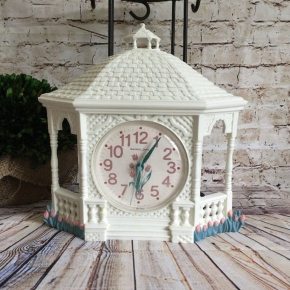 Vintage Burwood Gazebo Clock #2989 - Picture 3 of 12